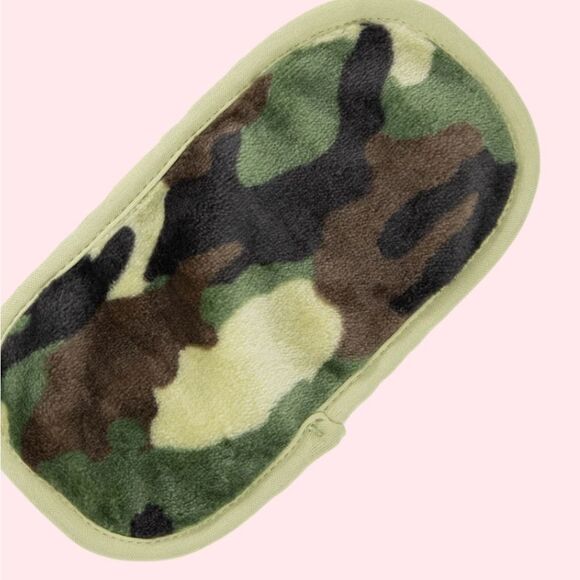 The Original Makeup Eraser Mini Camo Makeup Eraser - Picture 2 of 7